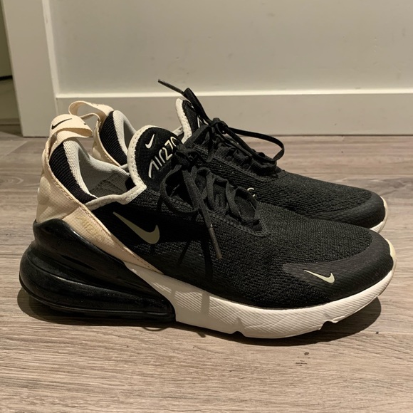Nike Air Max 270 - Picture 2 of 10
